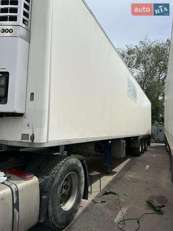 Ізотермічна будка Benalu 3S24 2008 в Миколаєві