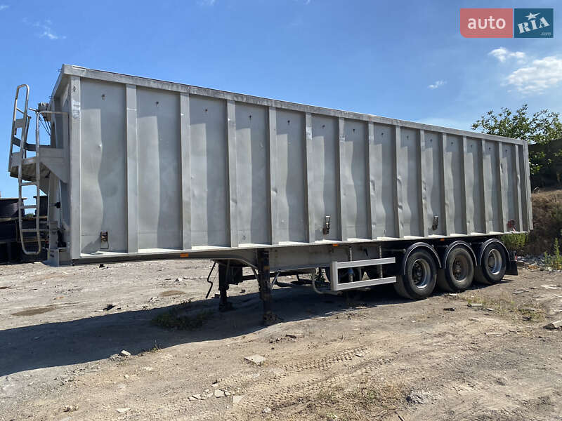 Зерновоз - напівпричіп Benalu Benalu 2005 в Южному