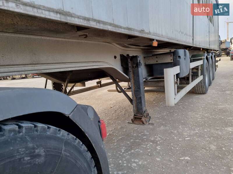 Самосвал полуприцеп Benalu Fruehauh 2010 в Виннице