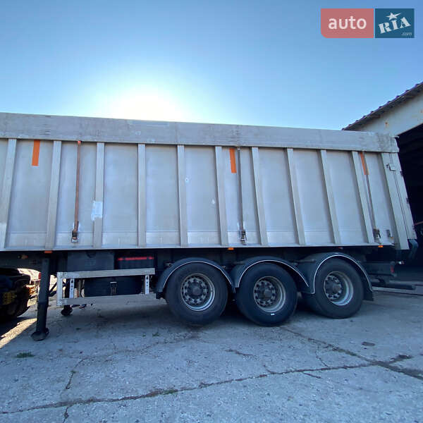 Зерновоз - полуприцеп Benalu TF34C1 1999 в Ровно