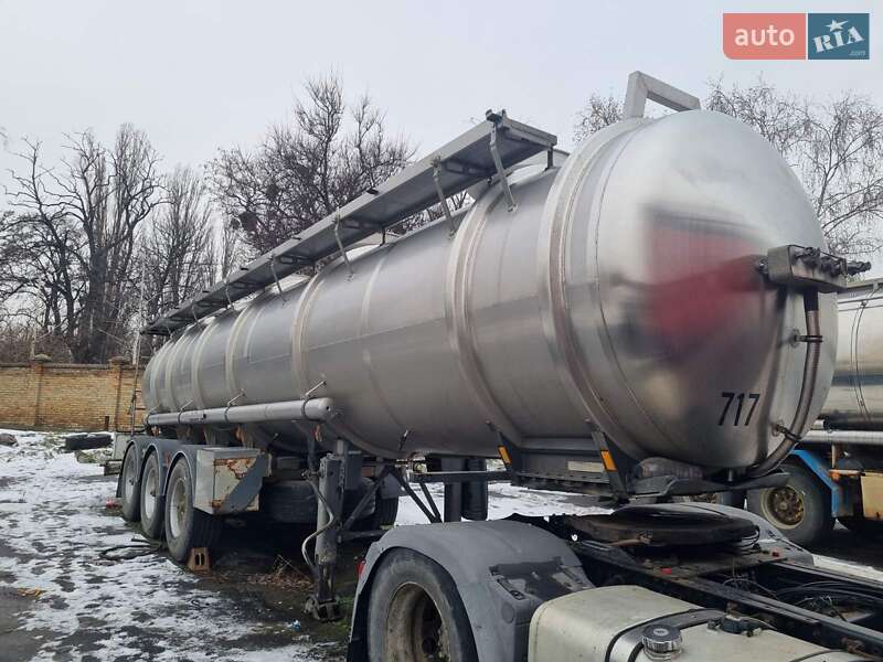 Цистерна полуприцеп Benalu TF34C1 2000 в Черкассах