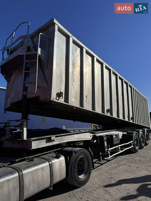 Зерновоз - полуприцеп Benalu TF34C1 2000 в Львове