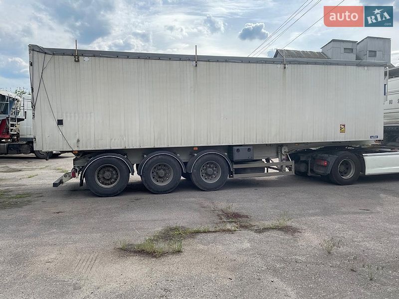 Зерновоз - полуприцеп Benalu TX34CS 2004 в Белой Церкви