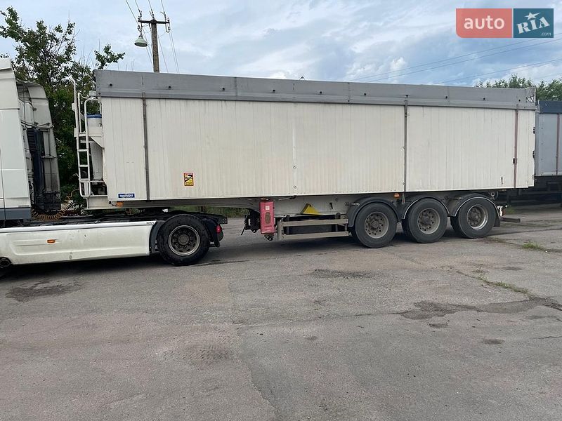 Зерновоз - полуприцеп Benalu TX34CS 2004 в Белой Церкви