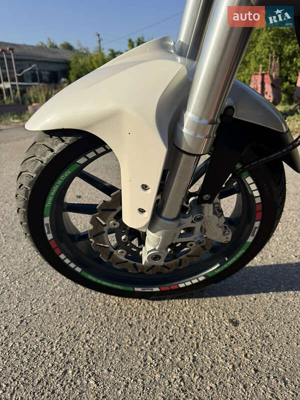 Мотоцикл Без обтекателей (Naked bike) Benelli TNT 25 2016 в Козельщине фото 6 Мотоцикл Без обтекателей (Naked bike) Benelli TNT 25 2016 в Козельщине