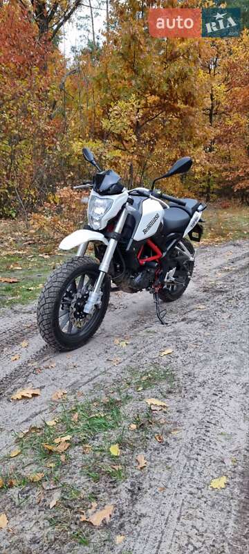 Мотоцикл Без обтекателей (Naked bike) Benelli TNT 25 2020 в Дерно фото 7 Мотоцикл Без обтекателей (Naked bike) Benelli TNT 25 2020 в Дерно