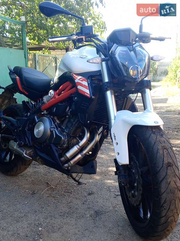 Benelli TNT 302S 2020