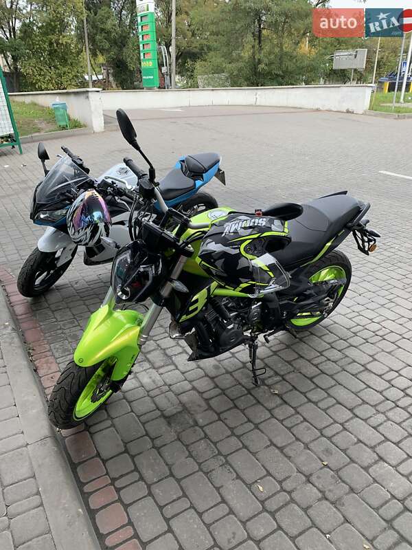 Benelli TNT 302S 2020