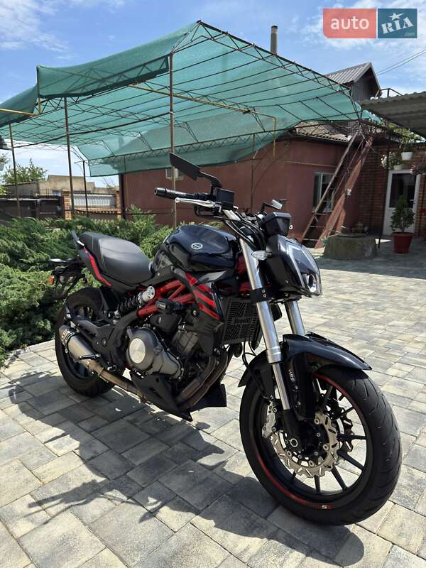 Benelli TNT 302S 2020