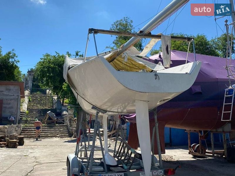 Парусная яхта Beneteau Barracuda 1997 в Киеве