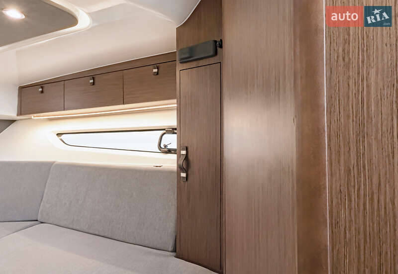 Моторная яхта Beneteau Gran Turismo 2022 в Киеве фото 4 Моторная яхта Beneteau Gran Turismo 2022 в Киеве
