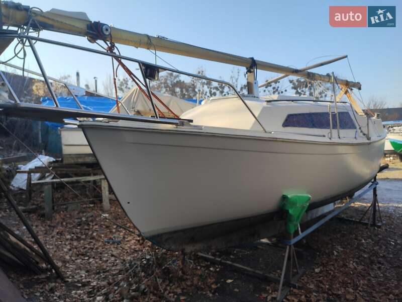 Парусная яхта Beneteau Oceanis 1987 в Киеве