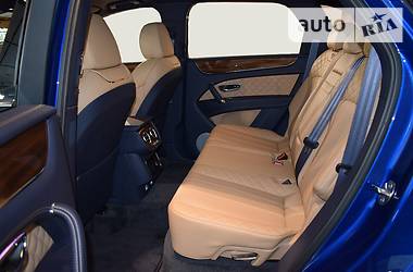 Позашляховик / Кросовер Bentley Bentayga 2018 в 