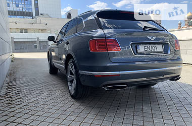 Позашляховик / Кросовер Bentley Bentayga 2016 в 