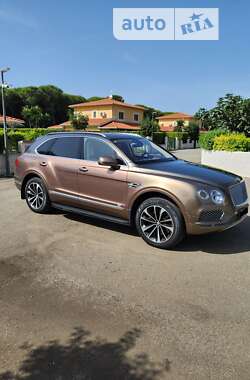 Внедорожник / Кроссовер Bentley Bentayga 2017 в Киеве