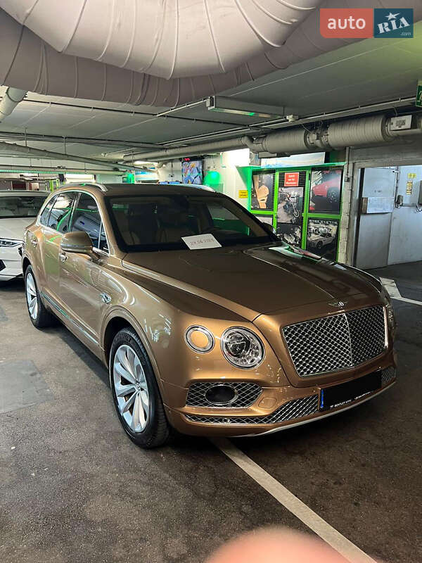 Внедорожник / Кроссовер Bentley Bentayga 2016 в Киеве