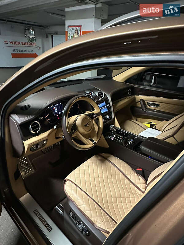 Внедорожник / Кроссовер Bentley Bentayga 2016 в Киеве