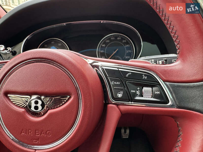 Внедорожник / Кроссовер Bentley Bentayga 2017 в Киеве