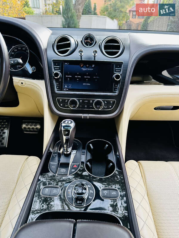 Внедорожник / Кроссовер Bentley Bentayga 2016 в Одессе фото 32 Внедорожник / Кроссовер Bentley Bentayga 2016 в Одессе
