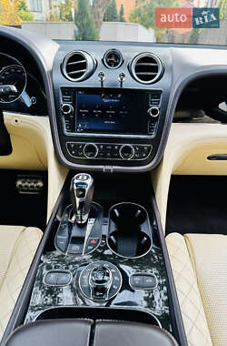 Внедорожник / Кроссовер Bentley Bentayga 2016 в 