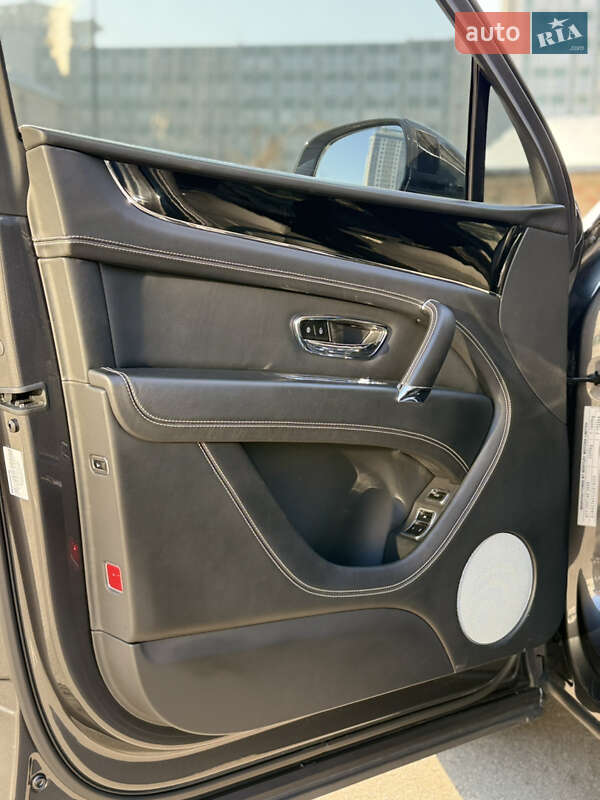 Внедорожник / Кроссовер Bentley Bentayga 2017 в Киеве