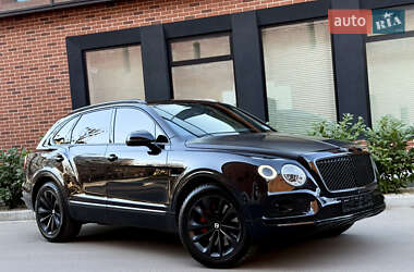 Внедорожник / Кроссовер Bentley Bentayga 2016 в 