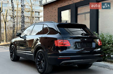 Внедорожник / Кроссовер Bentley Bentayga 2016 в 