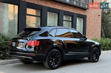 Внедорожник / Кроссовер Bentley Bentayga 2016 в 