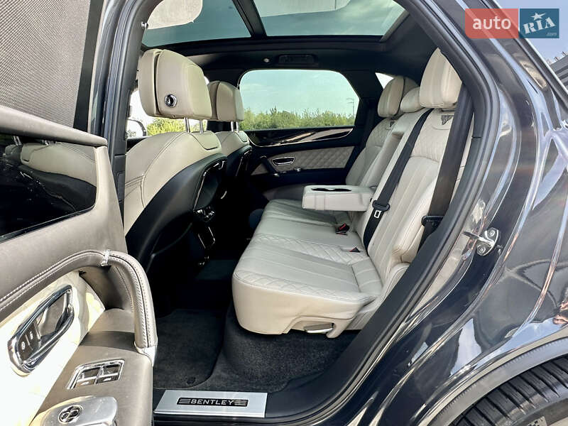 Внедорожник / Кроссовер Bentley Bentayga 2016 в Киеве