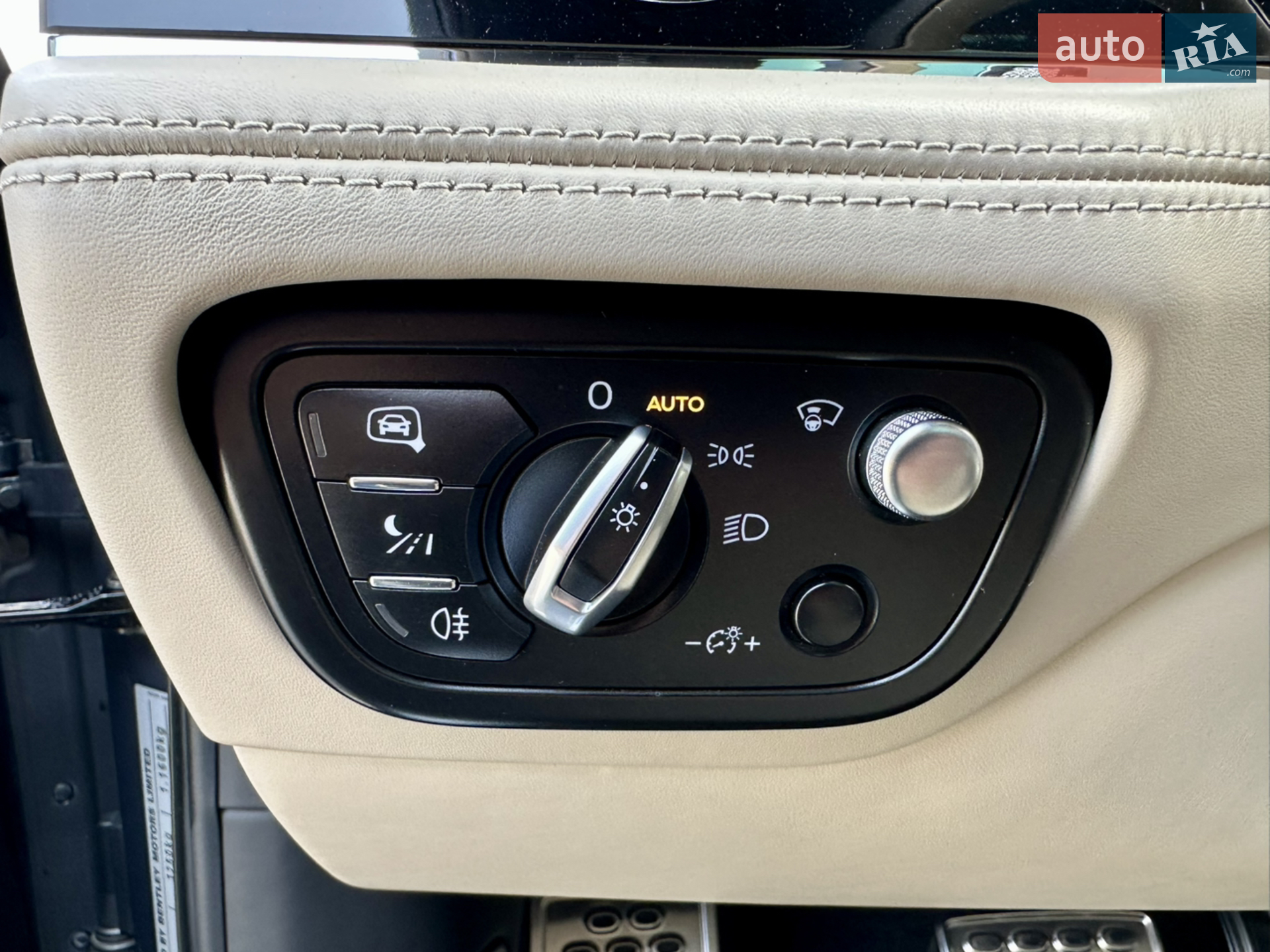 2016 Bentley Bentayga - мініатюра 14