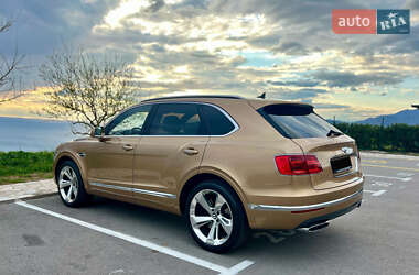 Внедорожник / Кроссовер Bentley Bentayga 2017 в 