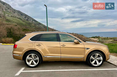 Внедорожник / Кроссовер Bentley Bentayga 2017 в 