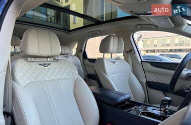 Внедорожник / Кроссовер Bentley Bentayga 2016 в 