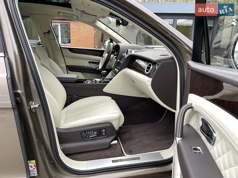 Позашляховик / Кросовер Bentley Bentayga 2017 в 