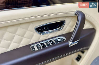 Внедорожник / Кроссовер Bentley Bentayga 2017 в 