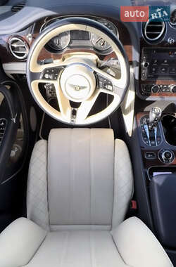 Позашляховик / Кросовер Bentley Bentayga 2019 в 