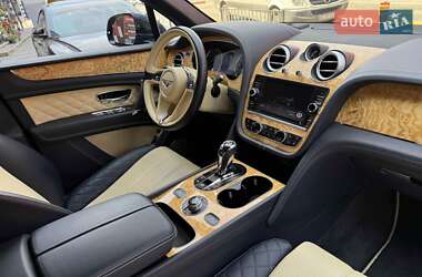 Внедорожник / Кроссовер Bentley Bentayga 2017 в 
