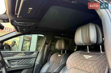 Позашляховик / Кросовер Bentley Bentayga 2016 в 