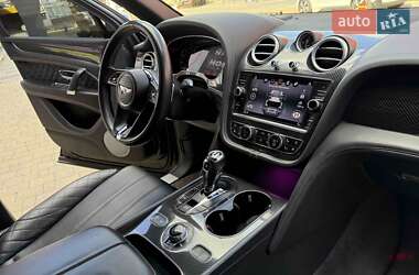 Позашляховик / Кросовер Bentley Bentayga 2016 в 