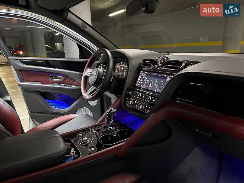 Позашляховик / Кросовер Bentley Bentayga 2022 в Києві фото 131 Позашляховик / Кросовер Bentley Bentayga 2022 в Києві