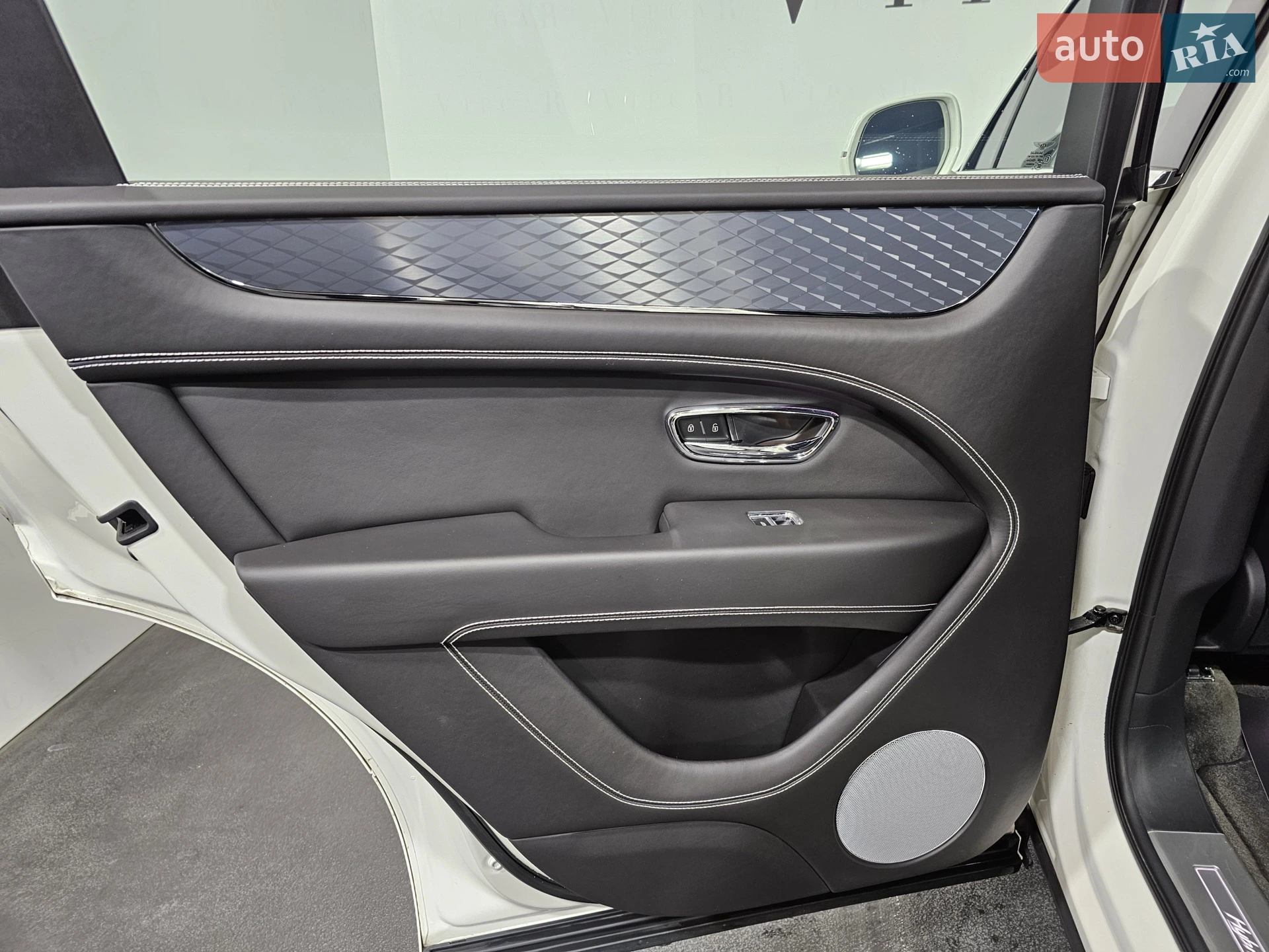 2021 Bentley Bentayga - мініатюра 11