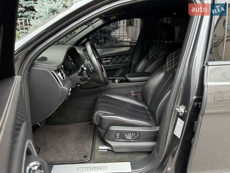 Внедорожник / Кроссовер Bentley Bentayga 2020 в Киеве