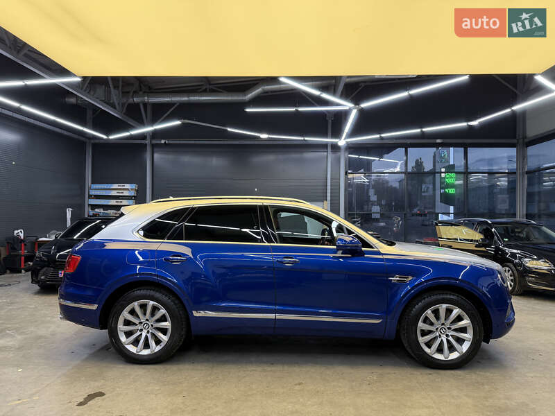 Внедорожник / Кроссовер Bentley Bentayga 2017 в Черновцах