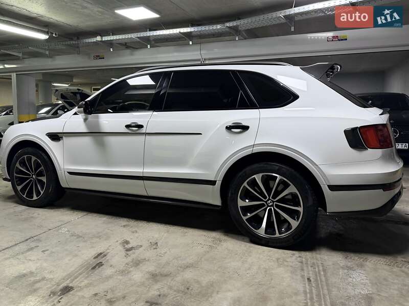 Внедорожник / Кроссовер Bentley Bentayga 2018 в Киеве