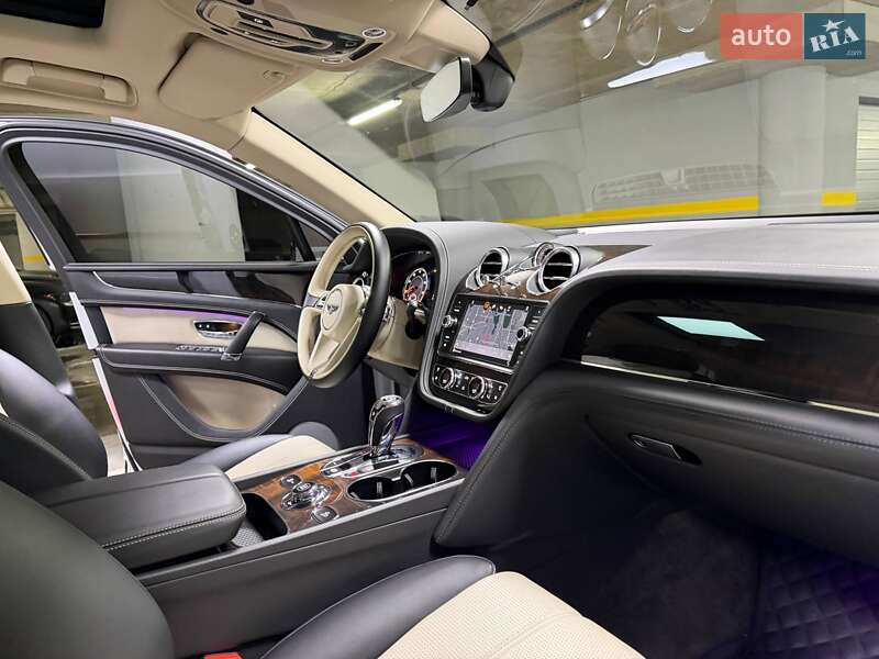 Внедорожник / Кроссовер Bentley Bentayga 2018 в Киеве