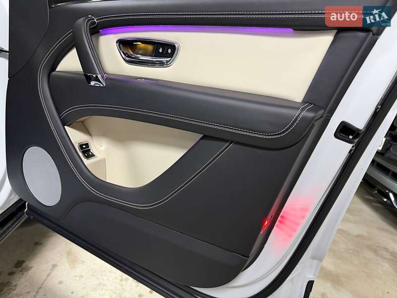 Внедорожник / Кроссовер Bentley Bentayga 2018 в Киеве