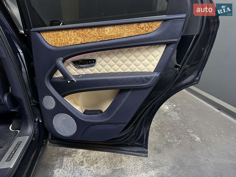 Позашляховик / Кросовер Bentley Bentayga 2017 в Києві