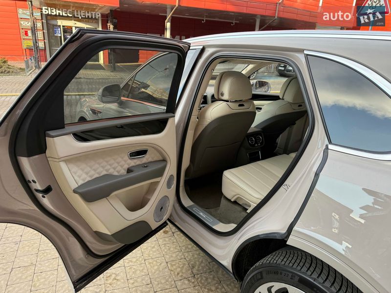 Внедорожник / Кроссовер Bentley Bentayga 2023 в Львове