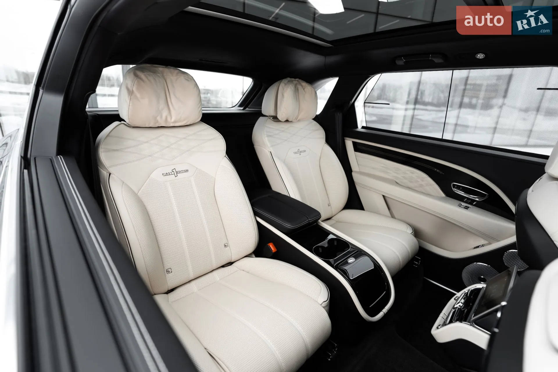 2023 Bentley Bentayga - мініатюра 17