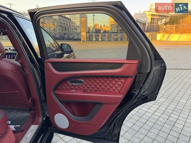 Внедорожник / Кроссовер Bentley Bentayga 2021 в Киеве